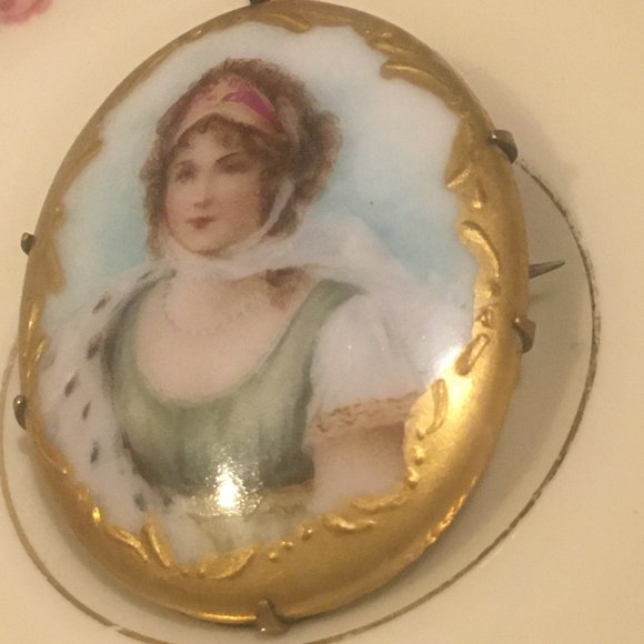 Antique/ Vintage Jewelry - Antique Victorian Queen Louise Portrait Brooch